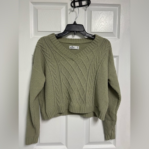 Hollister Sweaters - Hollister Cable Knit V-Neck Cropped Sweater Olive Green Women’s Size XS